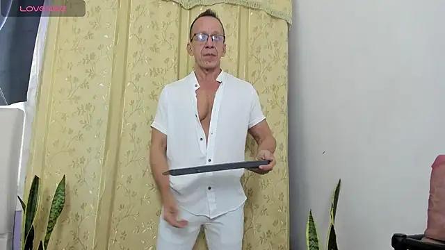 Snapshot of _axelking_ chatting on June 5, 2026, 11:49 am axelking online show from June 5, 2026, 11:49 am