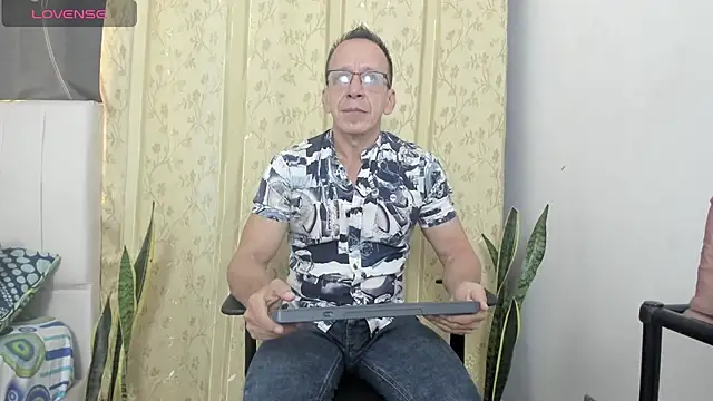Snapshot of _axelking_ chatting on July 8, 2026, 11:48 am axelking online show from July 8, 2026, 11:48 am