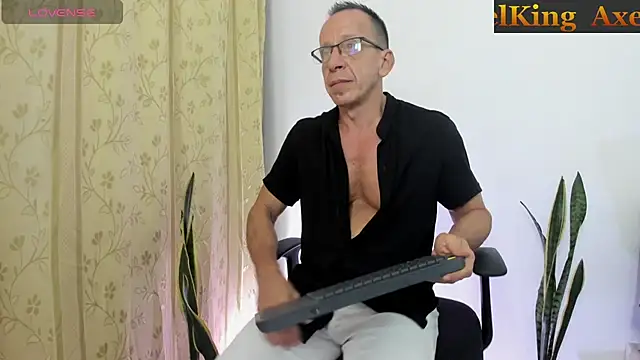 Snapshot of _axelking_ chatting on July 24, 2026, 11:52 am axelking online show from July 24, 2026, 11:52 am