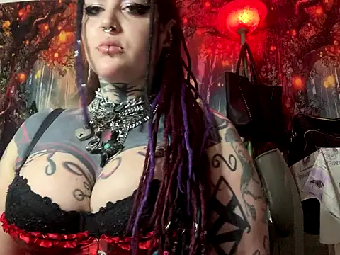 nyxvelon online show from October 21, 2025, 8:42 pm