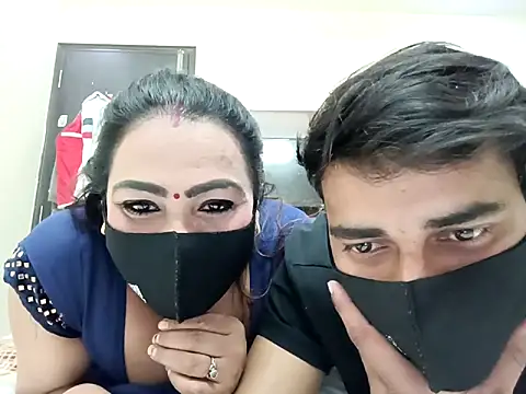 horny milf couple online show from November 14, 2025, 6:28 pm