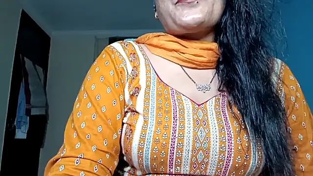 horny milf couple online show from April 20, 2026, 5:26 pm