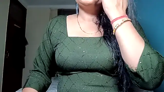 horny milf couple online show from April 22, 2026, 7:26 pm