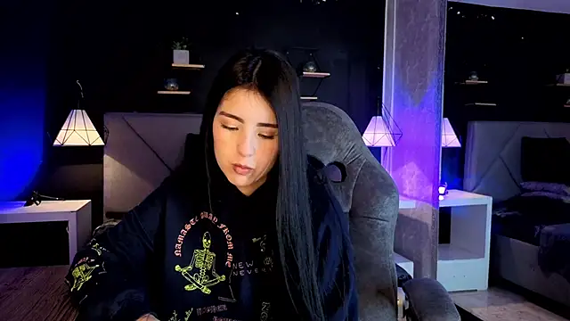 giapearl25 online show from November 6, 2025, 1:45 pm