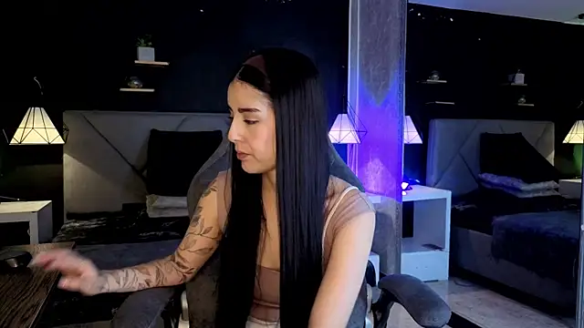 giapearl25 online show from November 19, 2025, 1:44 pm