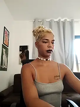 Helenoir online show from April 19, 2026, 7:38 pm