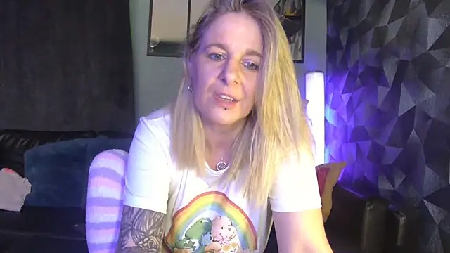 Snapshot of Delichieuse5 chatting on February 19, 2026, 9:00 pm Delichieuse5 online show from February 19, 2026, 9:00 pm