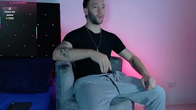 angel kyrozz online show from April 22, 2026, 7:04 pm