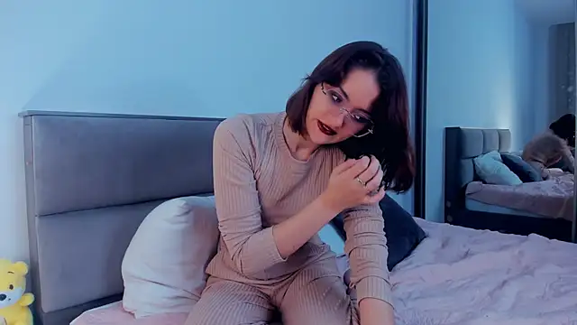 LorrieDegonia online show from October 31, 2025, 4:13 am