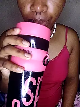 FreakieKay online show from November 9, 2025, 4:00 am