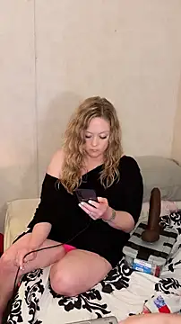 Snapshot of amandatheblondewife chatting on July 17, 2026, 9:16 am amandatheblondewife online show from July 17, 2026, 9:16 am