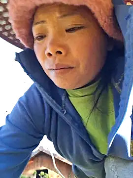 miomio-12 online show from November 28, 2025, 1:08 am