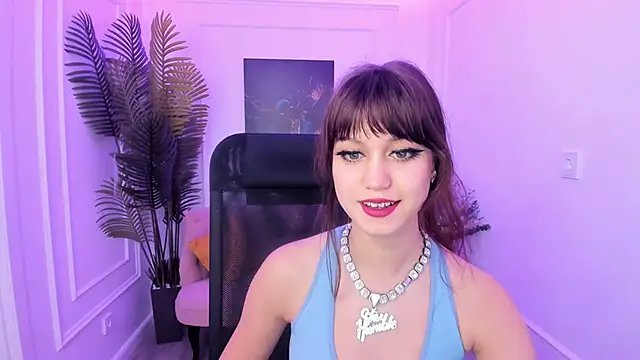 TiffanyYounge online show from November 4, 2025, 4:22 am