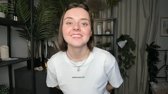 ThelmaJusto online show from October 19, 2025, 2:50 pm