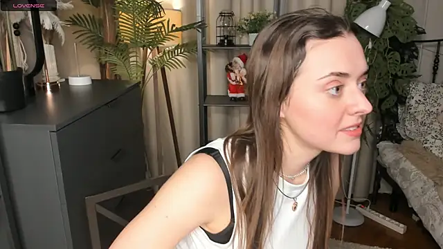 ThelmaJusto online show from December 4, 2025, 3:43 pm