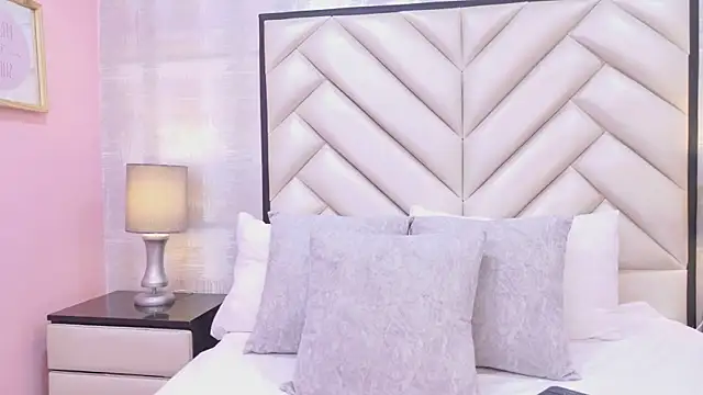 CristalShayy online show from March 4, 2026, 11:49 am