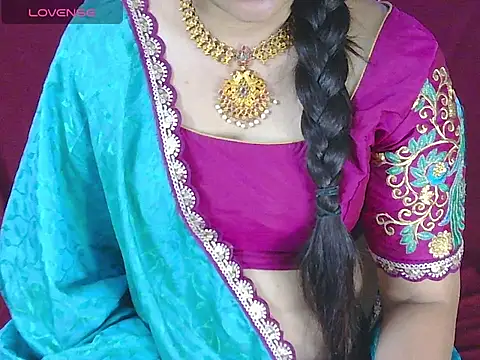 Snapshot of traditional_Jaanvi chatting on May 1, 2026, 1:48 pm traditional Jaanvi online show from May 1, 2026, 1:48 pm