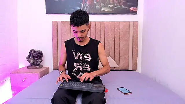 Timothe Evans online show from October 25, 2025, 8:47 pm