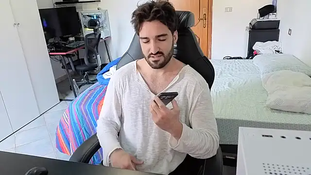 Al3xox02 online show from March 28, 2026, 10:37 am