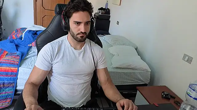 Al3xox02 online show from April 20, 2026, 9:56 am