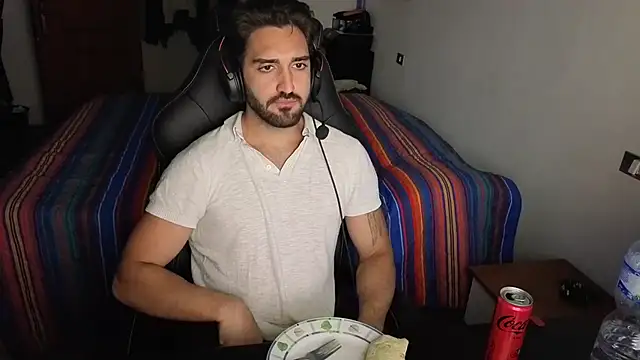 Al3xox02 online show from April 21, 2026, 6:23 pm