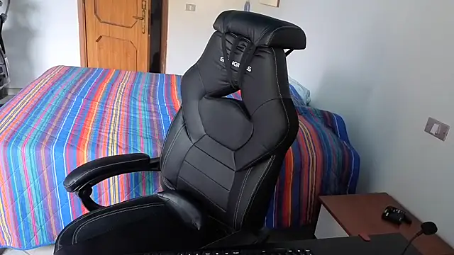 Al3xox02 online show from April 22, 2026, 1:01 pm