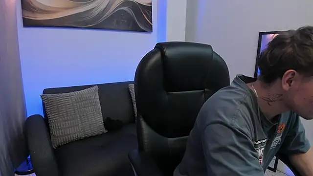 Leoo Miller online show from February 1, 2026, 4:33 am