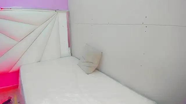 Snapshot of cielooo_ chatting on December 14, 2025, 8:57 pm cielooo online show from December 14, 2025, 8:57 pm