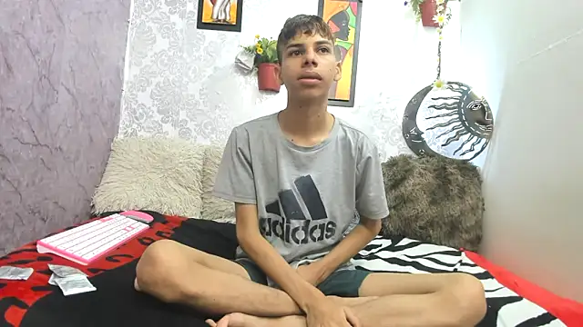 sexyboys cutex18 online show from November 13, 2025, 7:57 pm