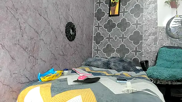 sexyboys cutex18 online show from December 18, 2025, 8:37 pm