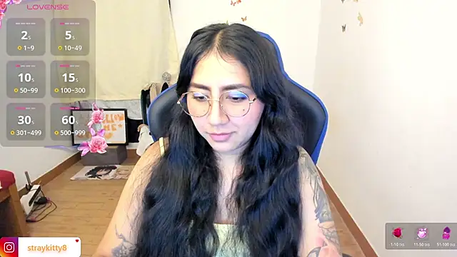 LoveLyy- online show from April 7, 2026, 2:56 am