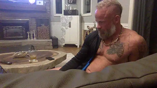Muscledick40 online show from April 17, 2026, 2:14 am