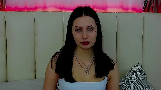 MaeAnna online show from November 28, 2025, 5:21 am