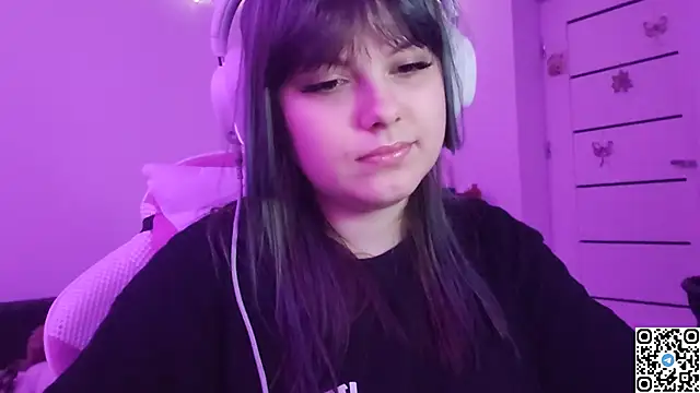 KristiBloom online show from January 13, 2026, 9:42 pm