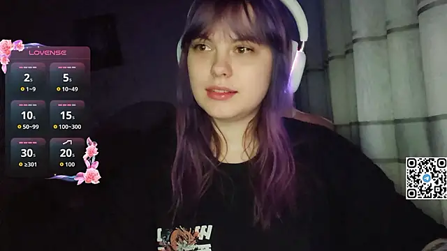 KristiBloom online show from February 13, 2026, 7:32 pm