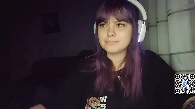 KristiBloom online show from February 15, 2026, 8:05 pm