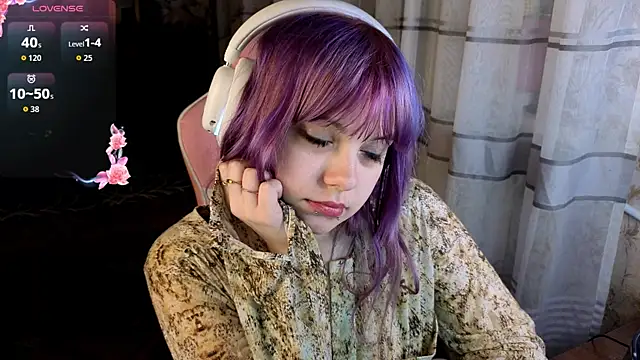 KristiBloom online show from April 19, 2026, 10:34 pm