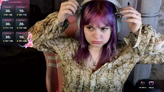 KristiBloom online show from April 22, 2026, 10:33 pm