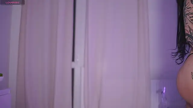 GiaInked online show from April 24, 2026, 12:02 am