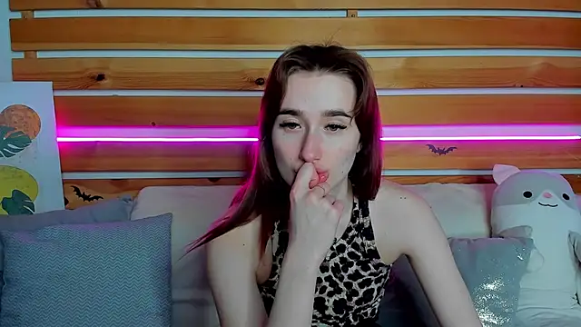 Olivia Grantt online show from December 4, 2025, 1:15 am