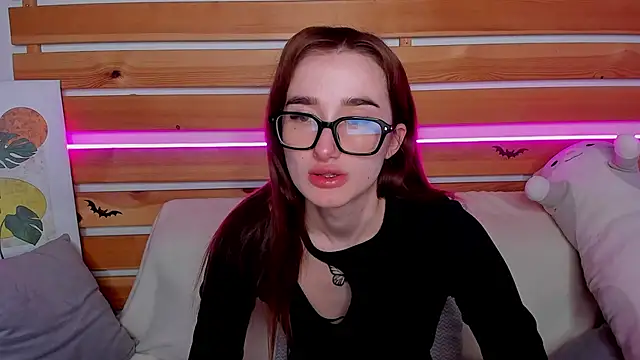 Olivia Grantt online show from December 5, 2025, 1:03 am