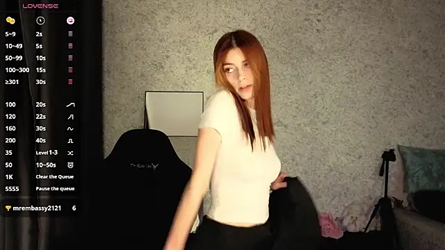 kitti sweett online show from November 15, 2025, 7:32 pm