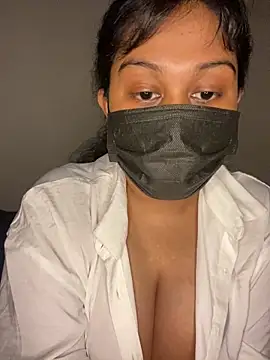 Monica  Bellucci   online show from October 25, 2025, 4:13 pm