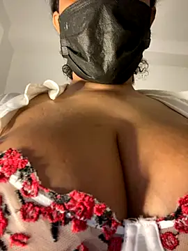 Monica  Bellucci   online show from November 8, 2025, 10:37 am