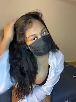 Monica  Bellucci   online show from December 21, 2025, 2:46 pm