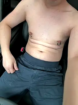 yichengm online show from November 2, 2025, 8:39 am