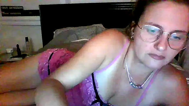 Snapshot of xcrazzycat chatting on October 16, 2025, 8:32 pm xcrazzycat online show from October 16, 2025, 8:32 pm