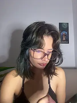 Snapshot of sukulaurens chatting on July 3, 2026, 2:40 am sukulaurens online show from July 3, 2026, 2:40 am