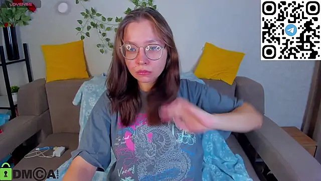 Nuura Moore online show from December 2, 2025, 1:11 am