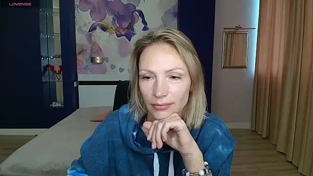 Snapshot of AlinaMoor chatting on October 7, 2025, 5:48 am AlinaMoor online show from October 7, 2025, 5:48 am